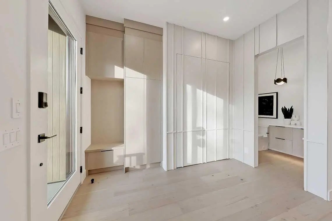 2216 35 Street Southwest, Calgary – Residential Semi Detached (Half Duplex) Listing Photo 2