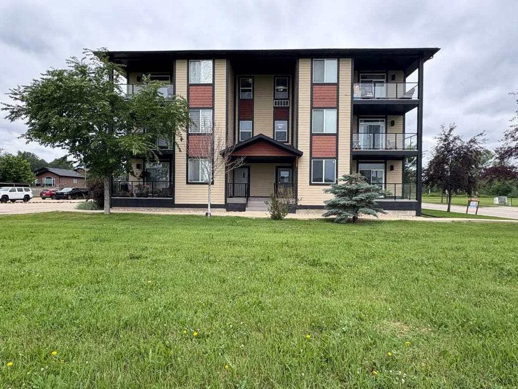 102, 605 6 Avenue Se, Slave Lake