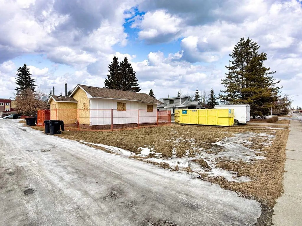 4906 52 Avenue , Olds