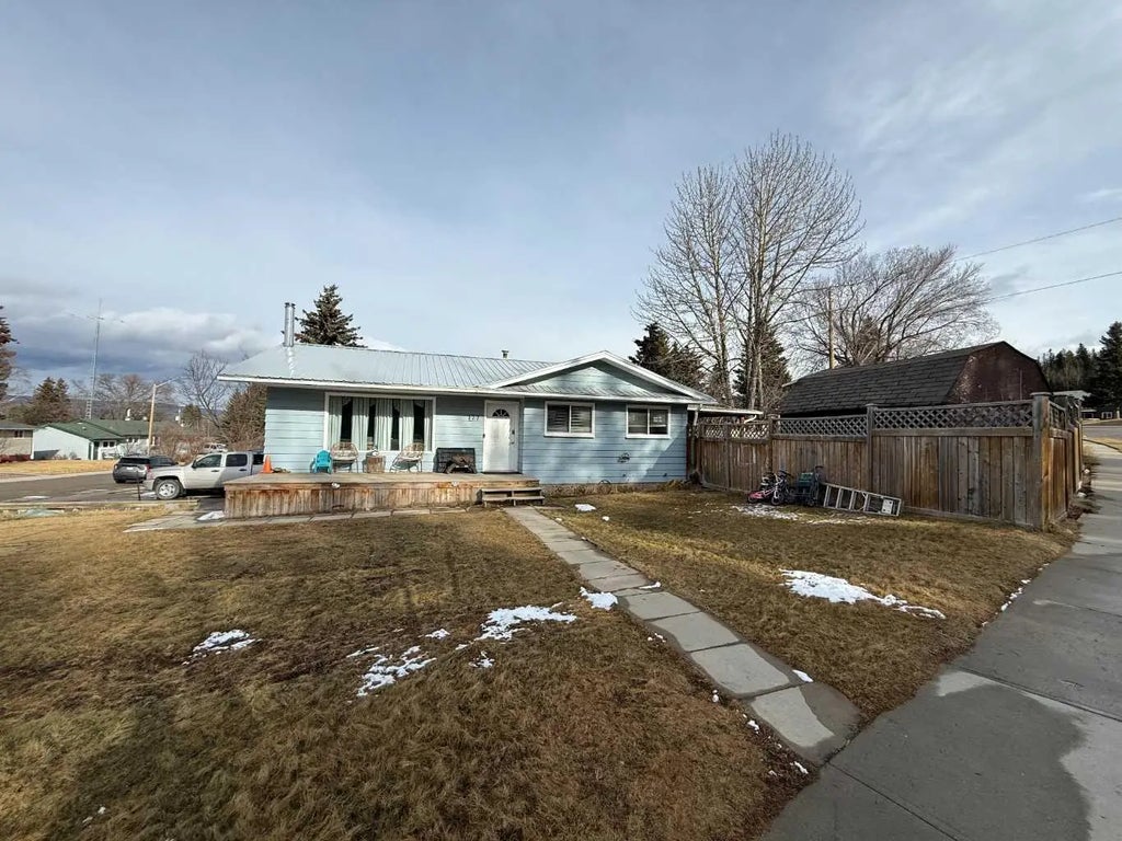 177 Tamarack Avenue , Hinton