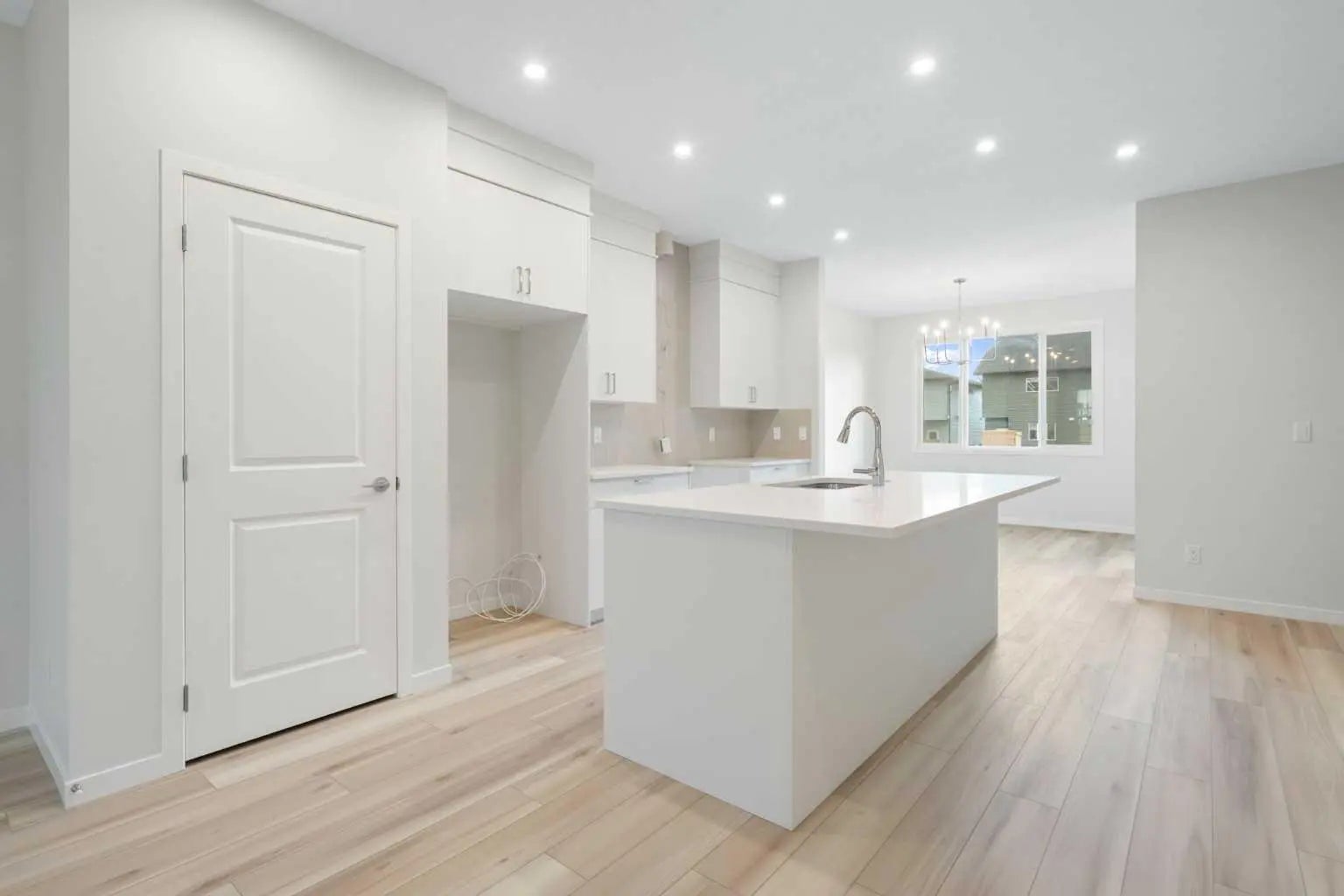 680 Buffaloberry Manor Southeast, Calgary – Residential Detached Listing Photo 3