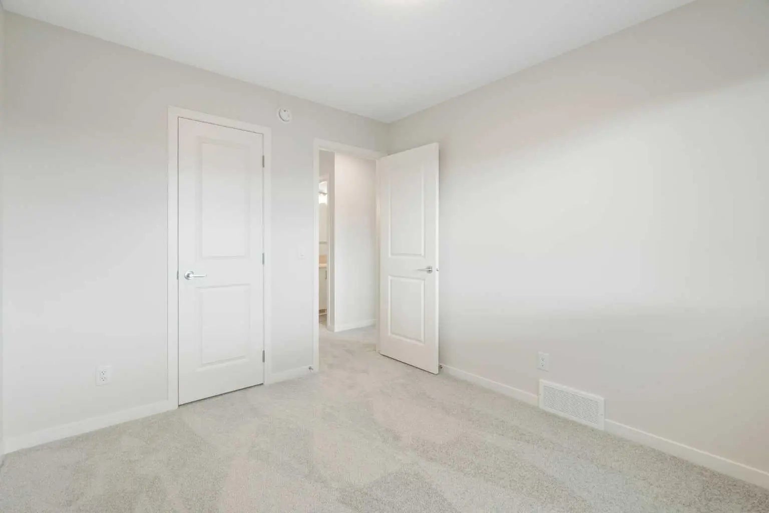 680 Buffaloberry Manor Southeast, Calgary – Residential Detached Listing Photo 32