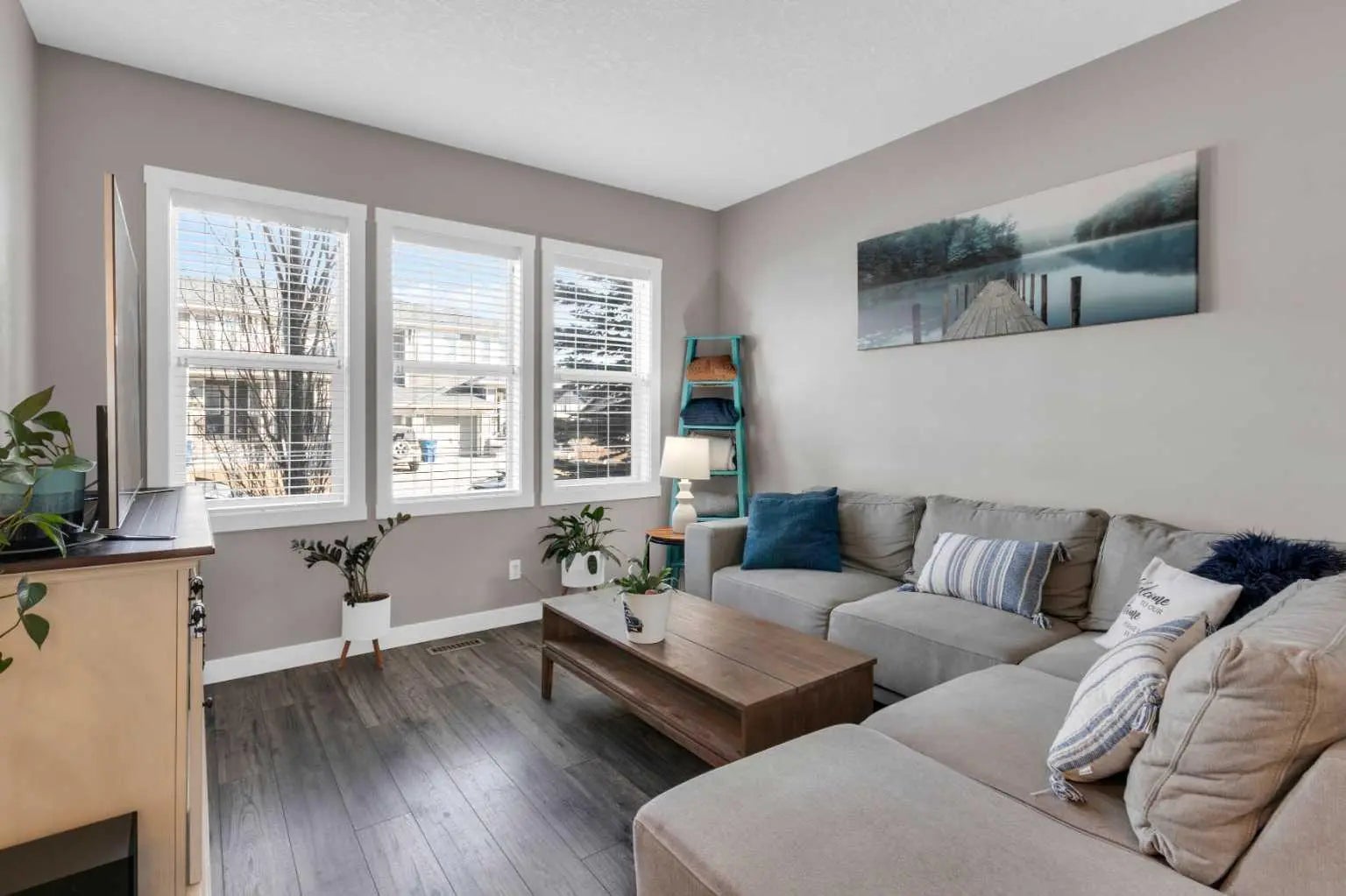 594 Hillcrest Road Southwest, Airdrie – Residential Row/Townhouse Listing Photo 3