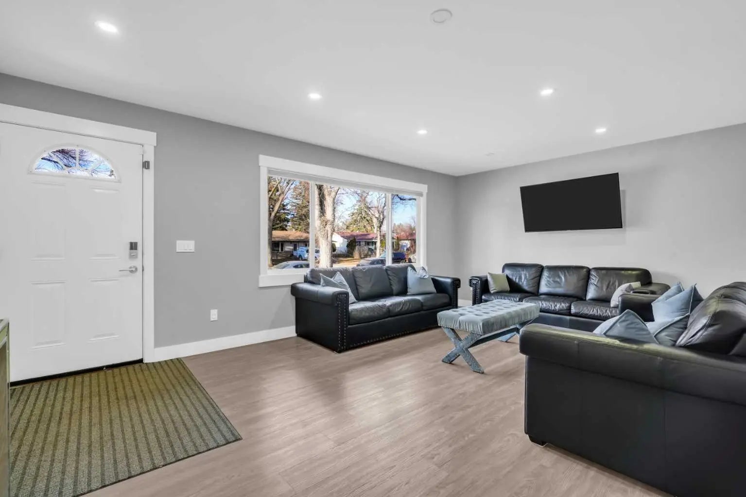 2046 33 Street Southeast, Calgary – Residential Detached Listing Photo 3