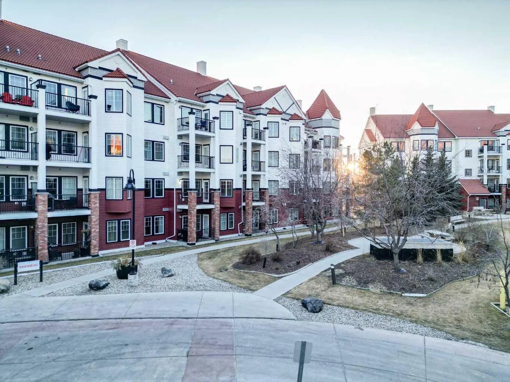 214, 70 Royal Oak Plaza Nw, Calgary