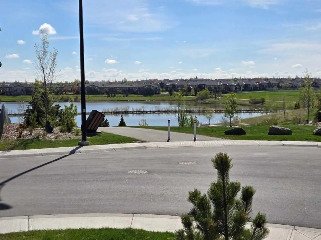 1260 Chinook Gate Bay Sw, Airdrie