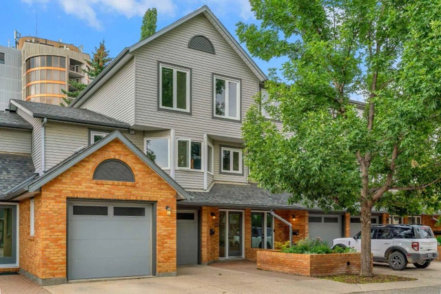 Calgary Real Estate Listing: 22 Coachway Green Southwest, Coach Hill