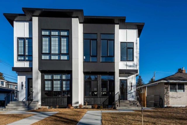 Real Estate Listing in Glenbrook, Calgary