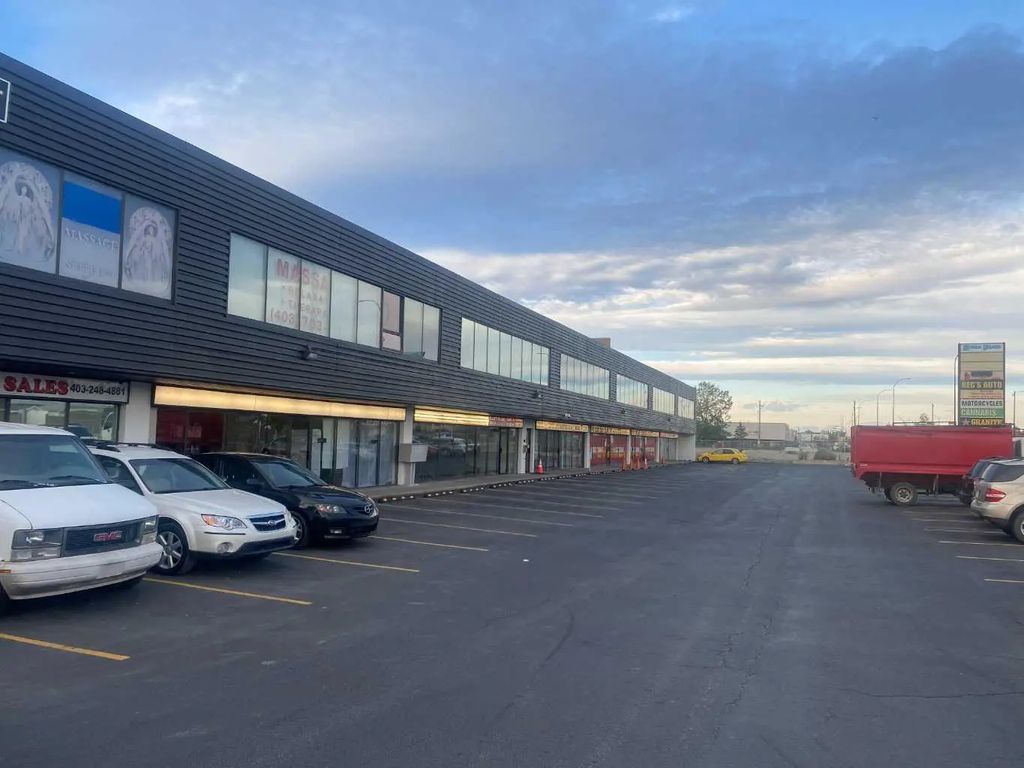 235 5701 17 Avenue Se, Calgary