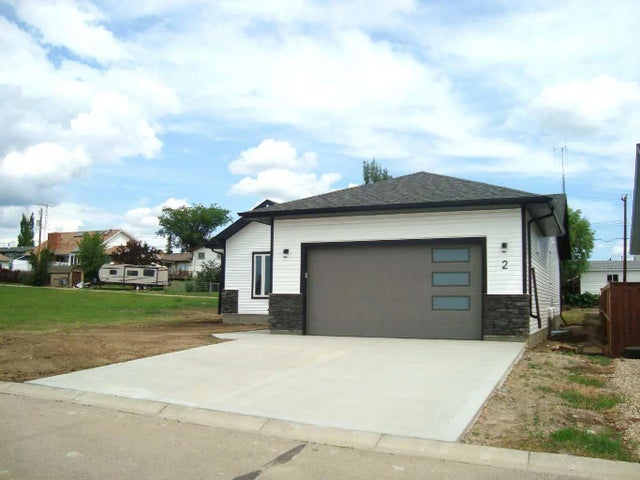 2 Evron Place , Trochu