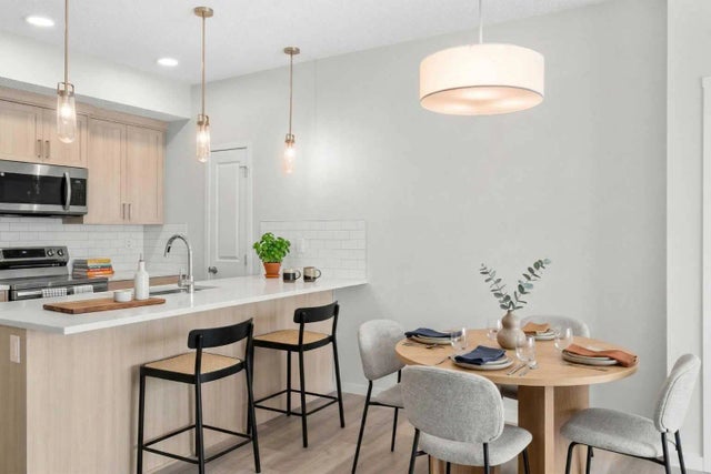 2411, 33 Carringham Gate Nw, Calgary