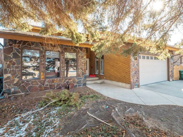 51 Tudor Boulevard S, Lethbridge