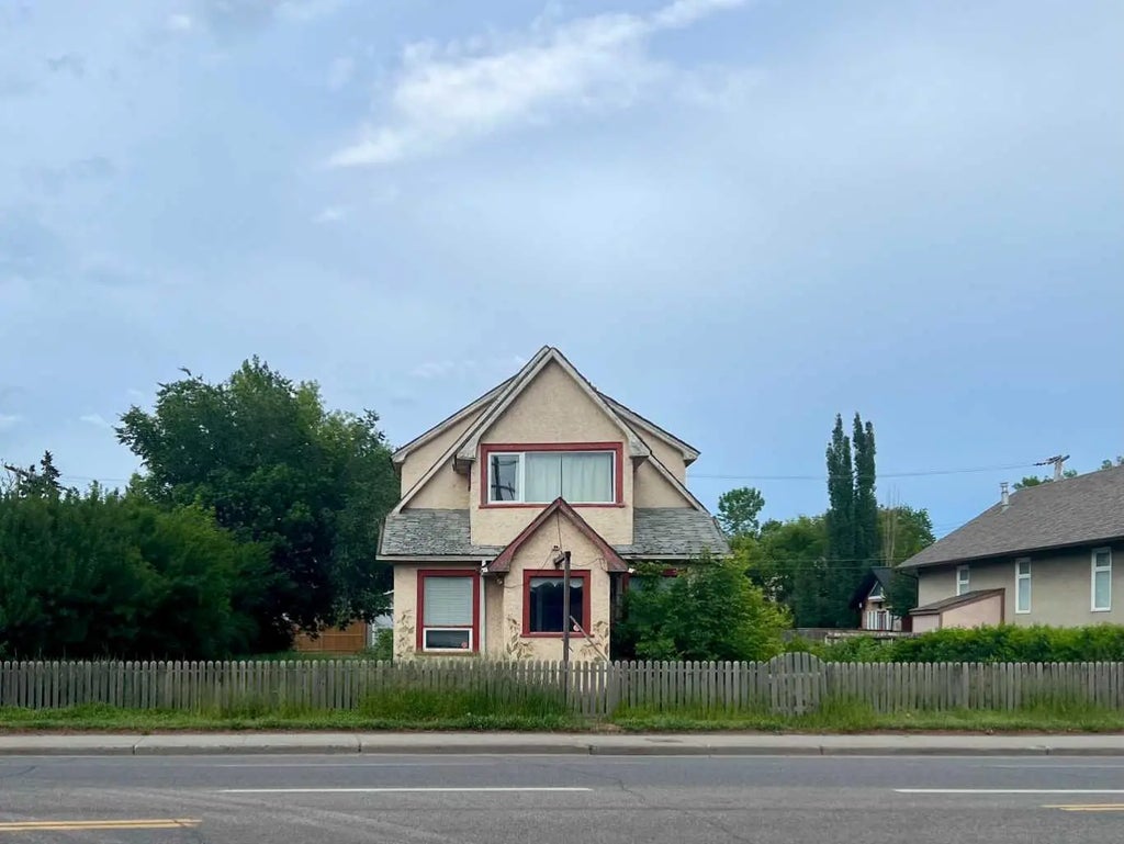 1312 Edmonton Trail Ne, Calgary