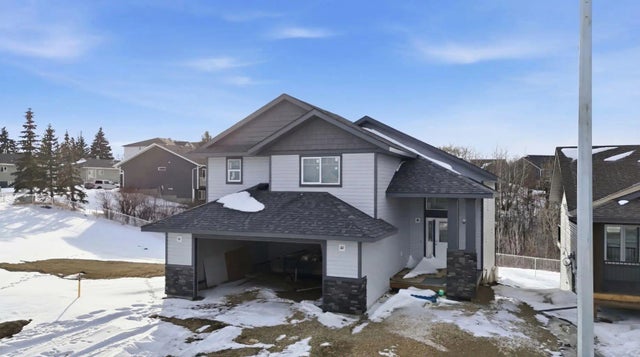 8 Henner's Place , Lacombe