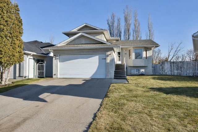 18 Harvard Crescent W, Lethbridge