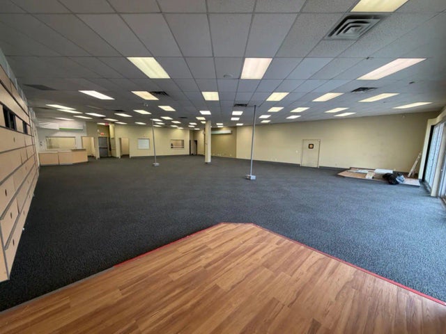 D220, 9737 Macleod Trail Sw, Calgary