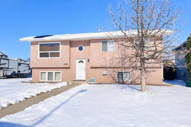 200 Upland Boulevard W, Brooks