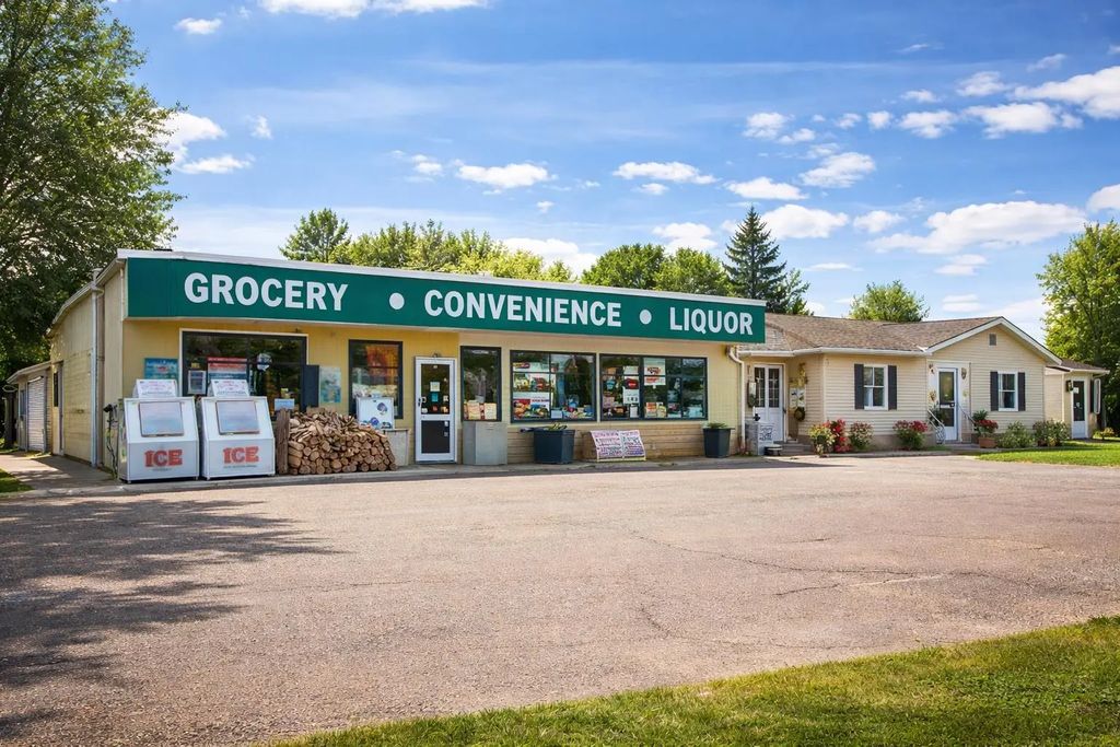 108 1 Avenue E, Hussar