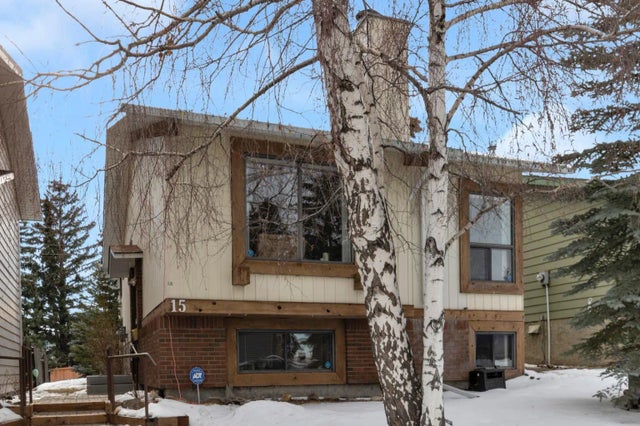 15 Coach Manor Rise Sw, Calgary