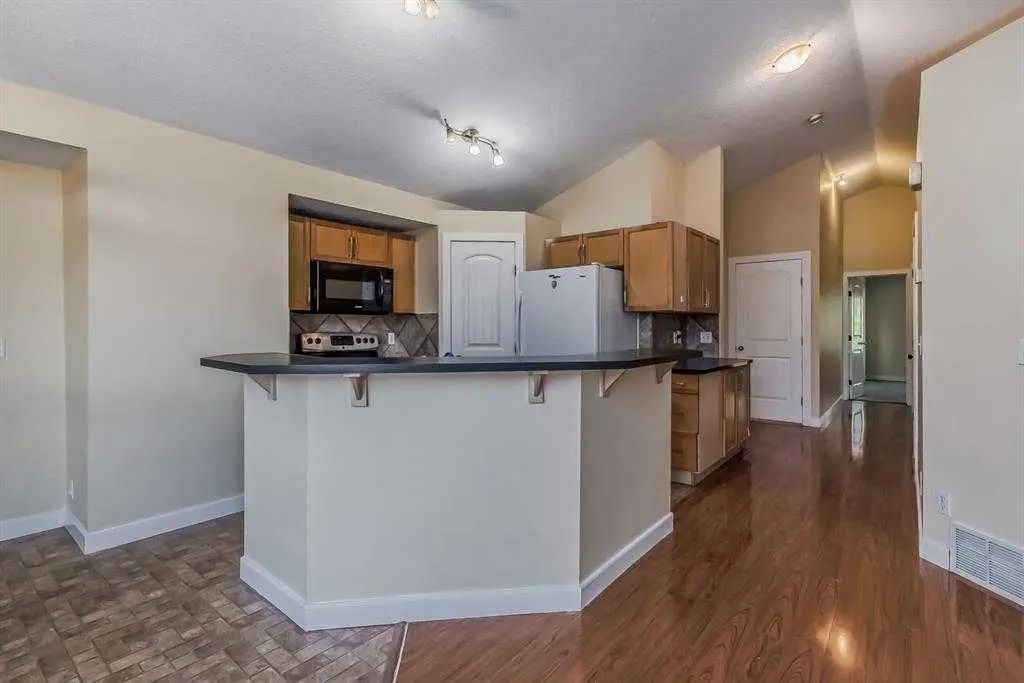 211 Saddlebrook Way Northeast, Calgary – Residential Detached Listing Photo 4