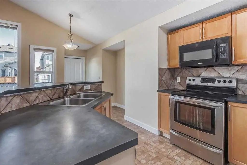 211 Saddlebrook Way Northeast, Calgary – Residential Detached Listing Photo 8