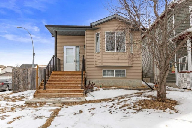 102 Martin Crossing Grove Ne, Calgary