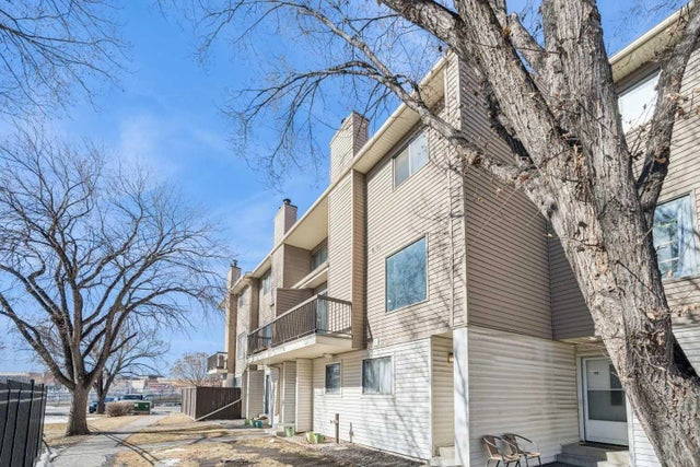 98, 2519 38 Street Ne, Calgary