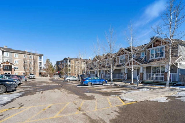 203, 102 Cranberry Park Se, Calgary