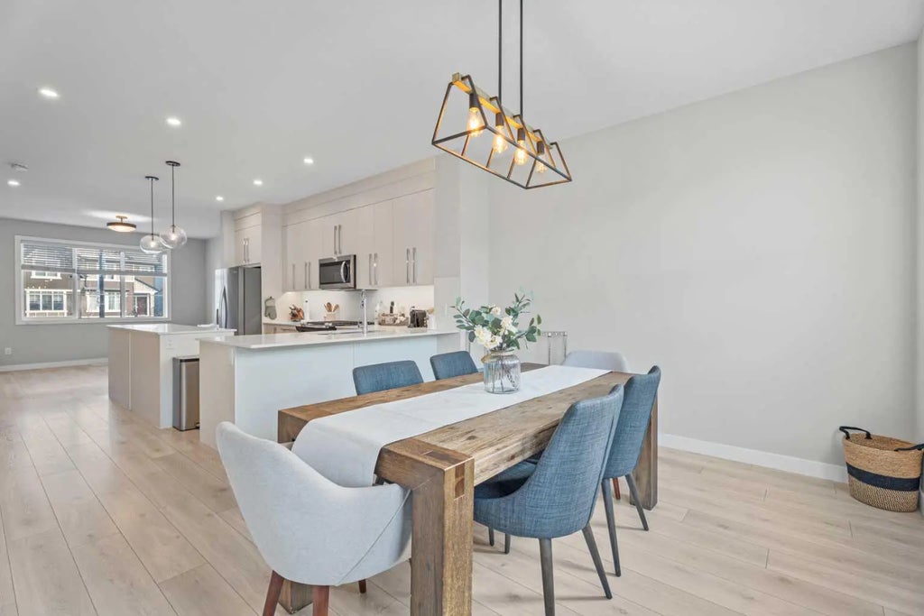 17 Creekstone Drive Sw, Calgary