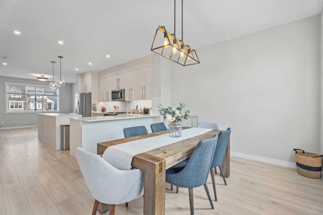 17 Creekstone Drive Sw, Calgary