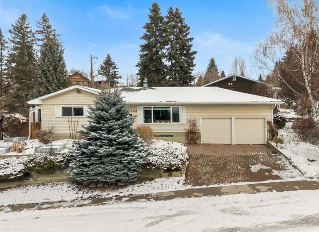 2704 48 Avenue Nw, Calgary