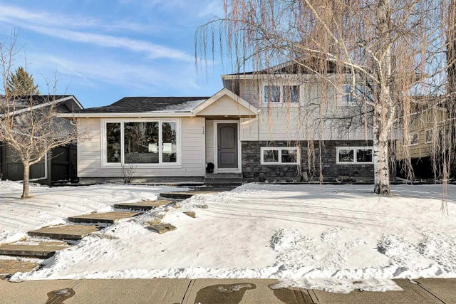 928 Lake Twintree Crescent Se, Calgary