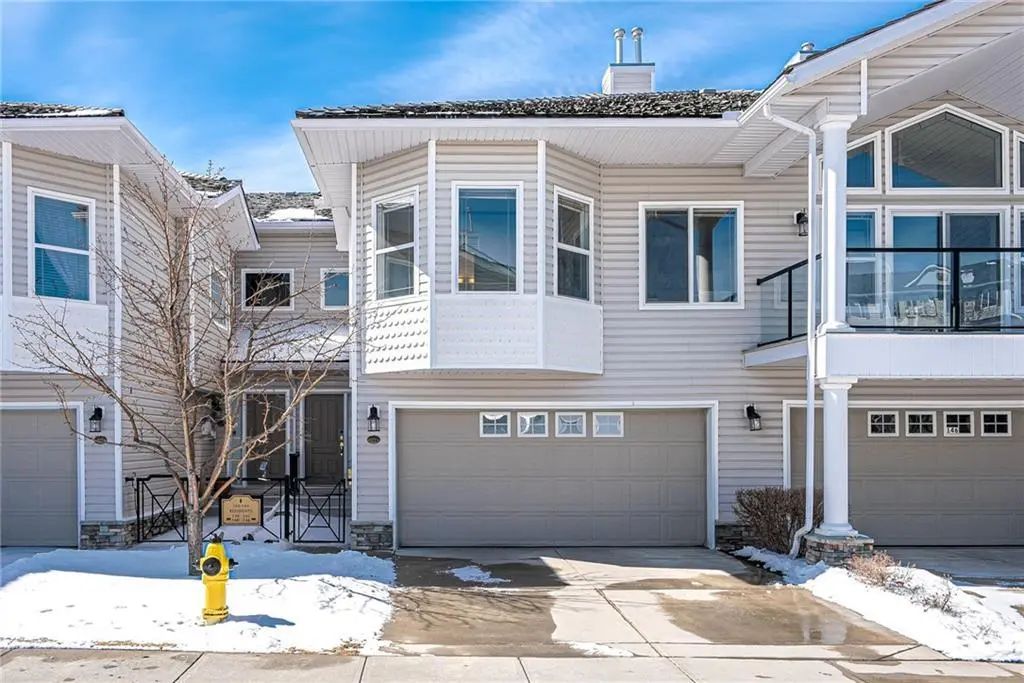 144 Rocky Vista Terrace Northwest, Calgary – Residential Row/Townhouse Listing Photo 2
