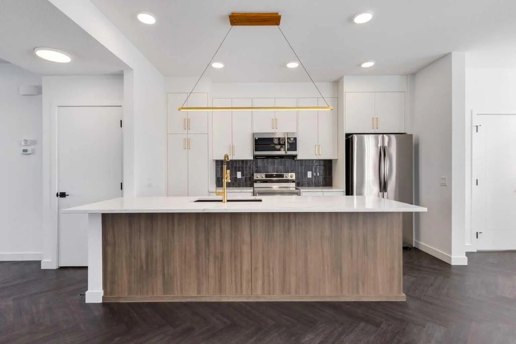 90 Agate Road , Cochrane