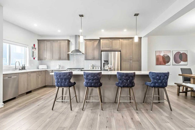 882 Bluerock Way Sw, Calgary