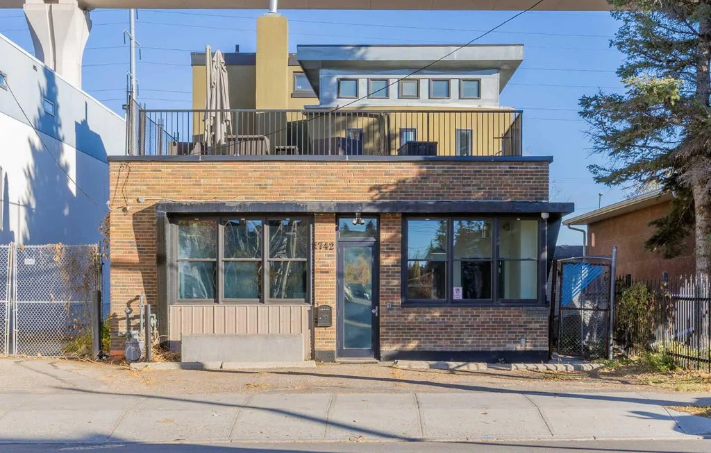 1742 10 Avenue Sw, Calgary