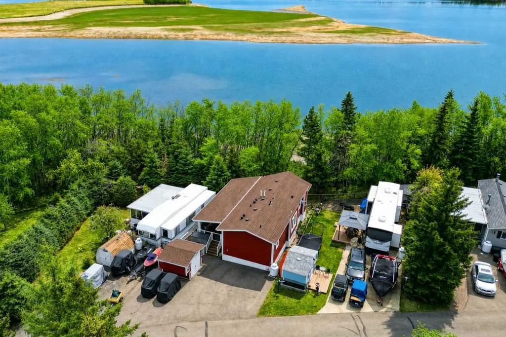 1077 35468 Range Road 30  , Rural Red Deer County