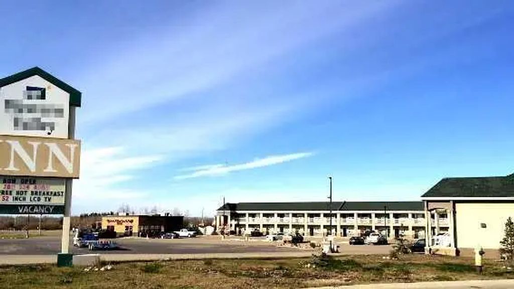 5402 Highway Street , Valleyview