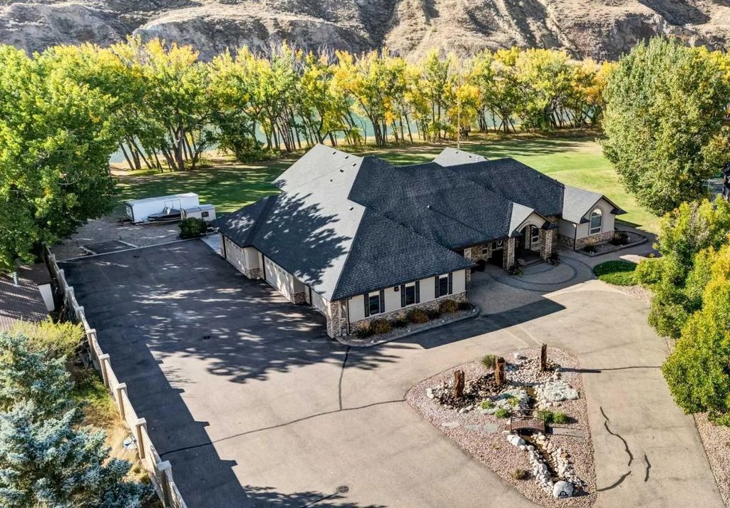 29 Sunvalley Court Sw, Redcliff