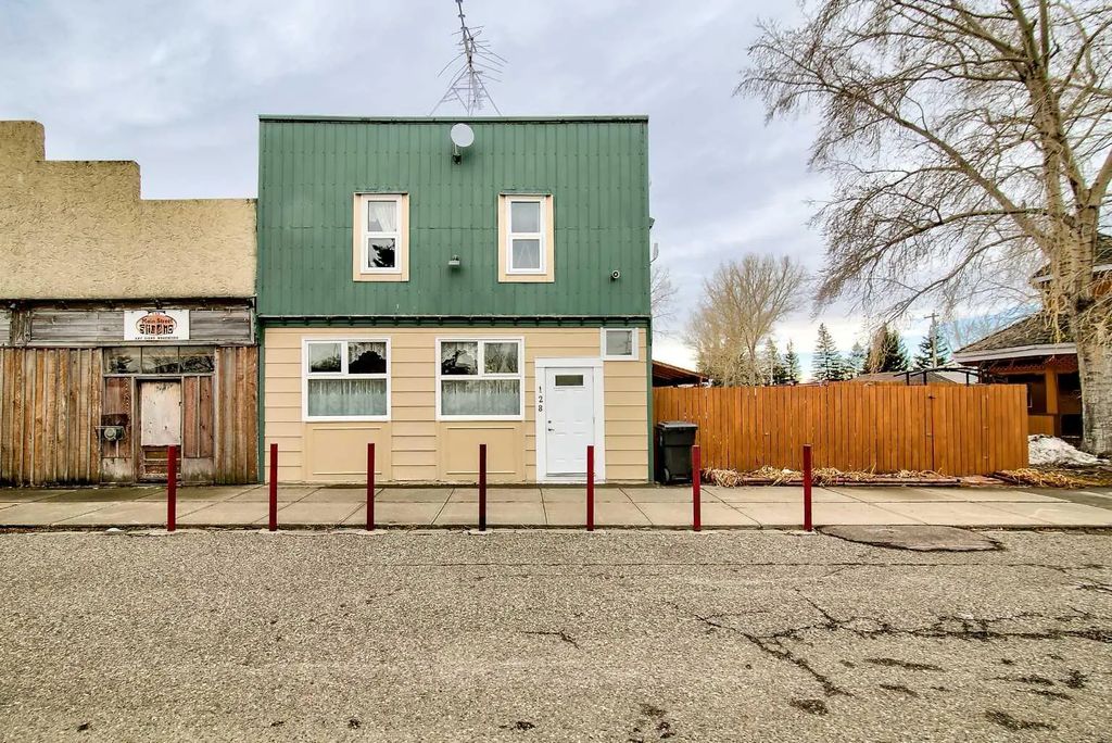 128 Main Street , Barons