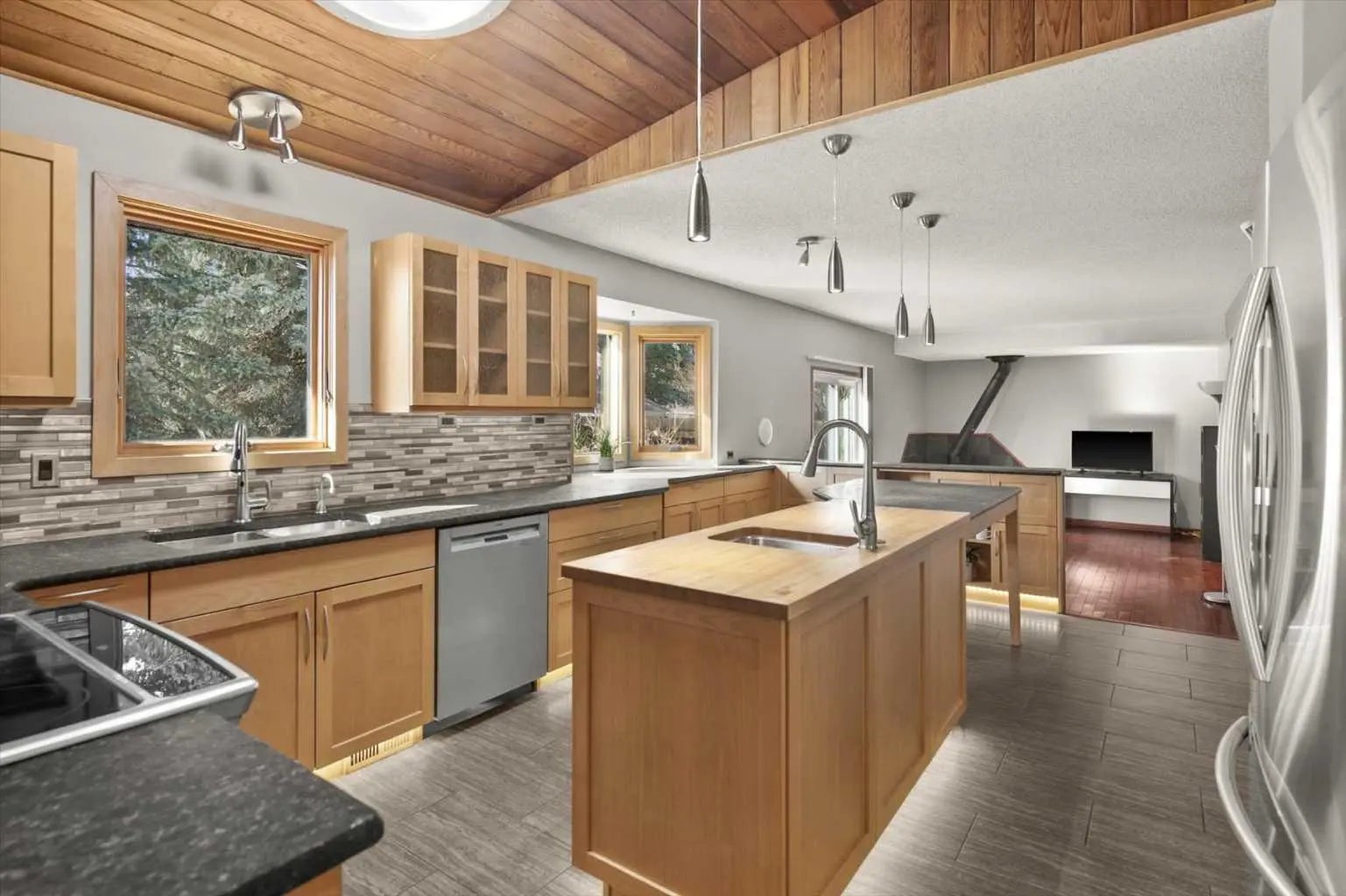 Photo of Listing #A2296107