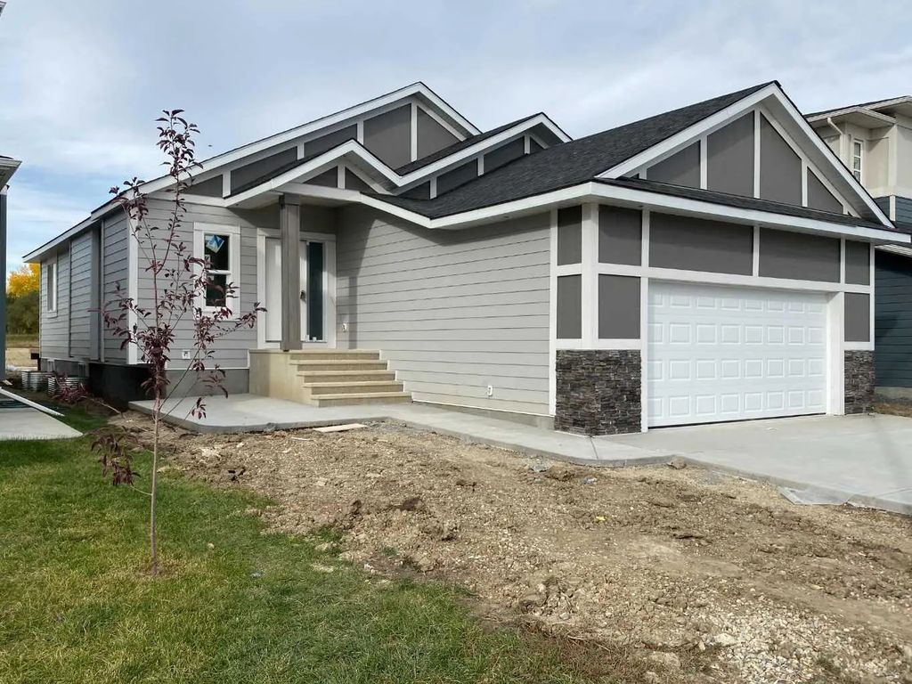 727 Mandalay Avenue Nw, Carstairs