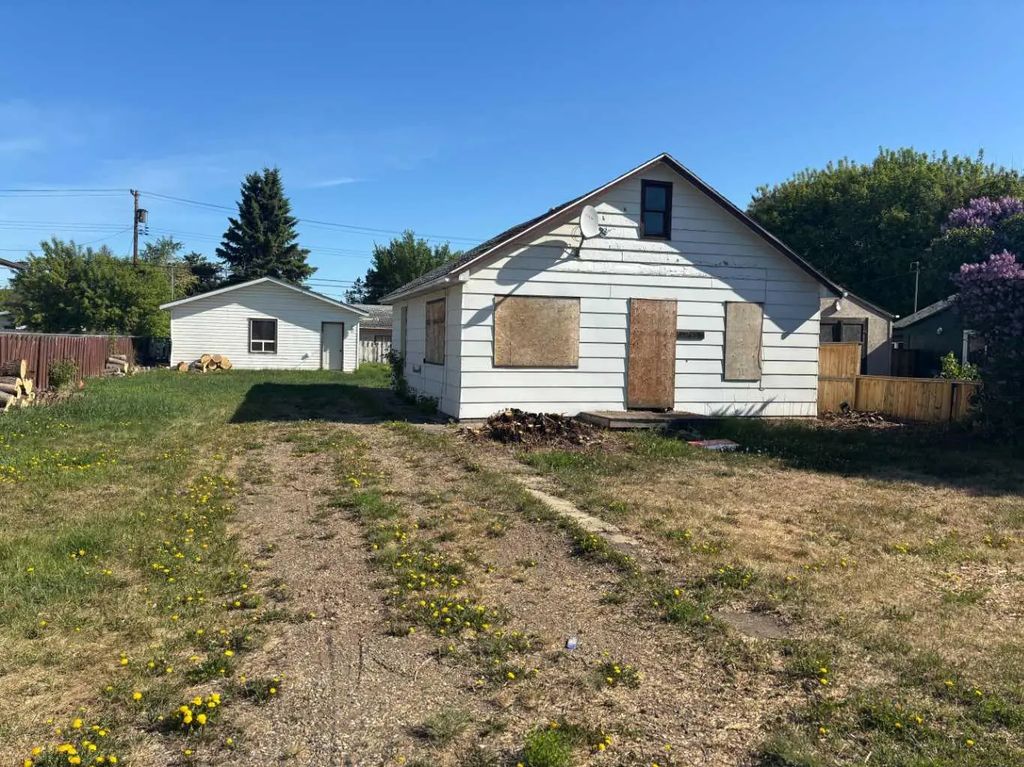 9518 85 Avenue , Peace River