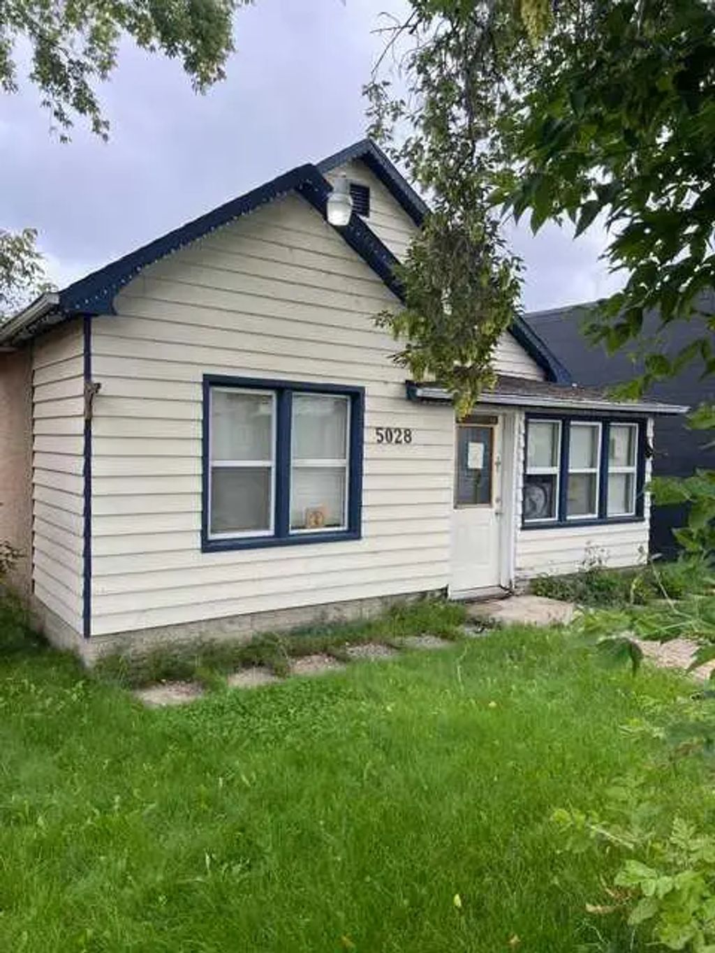 5028 51 Avenue , Whitecourt