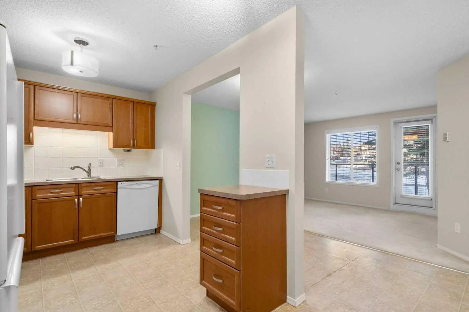 2102 928 Arbour Lake Road Northwest, Calgary – Residential Apartment Listing Photo 4