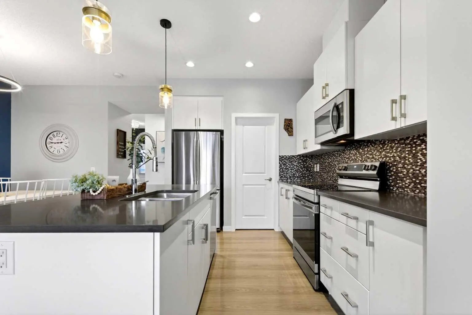 Photo of Listing #A2300086