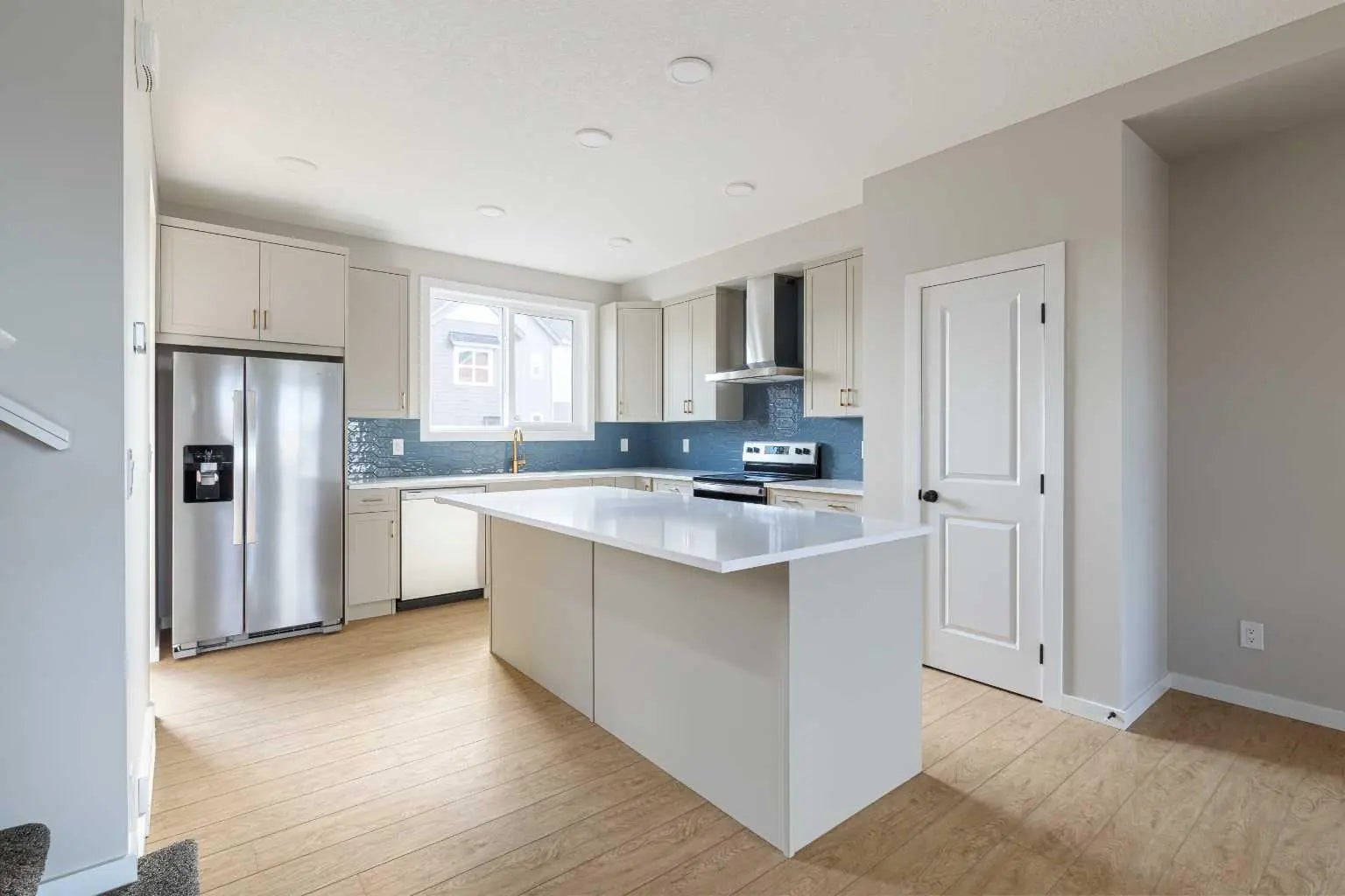 Photo of Listing #A2300712