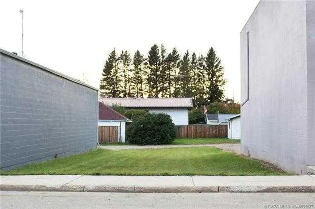 5106 50 Street  , Eckville