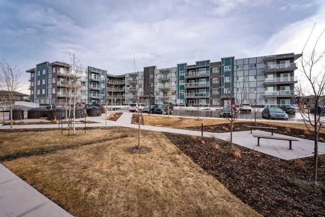 215 40 Carrington Plaza N, Calgary
