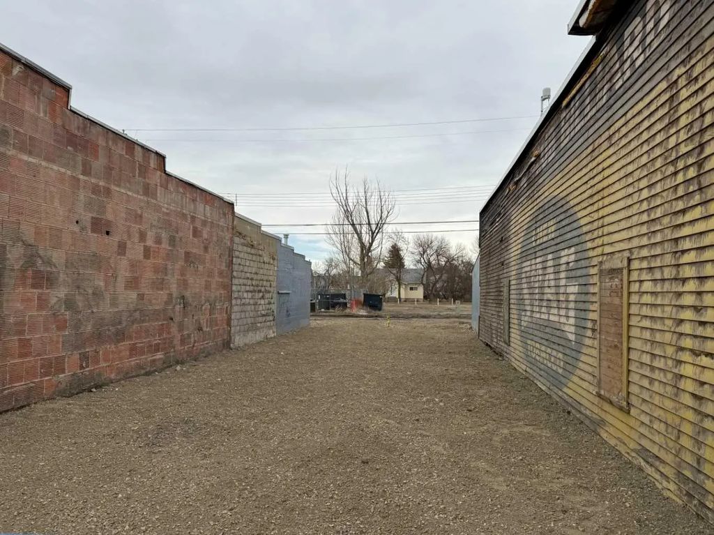 213 Centre Street , Vulcan